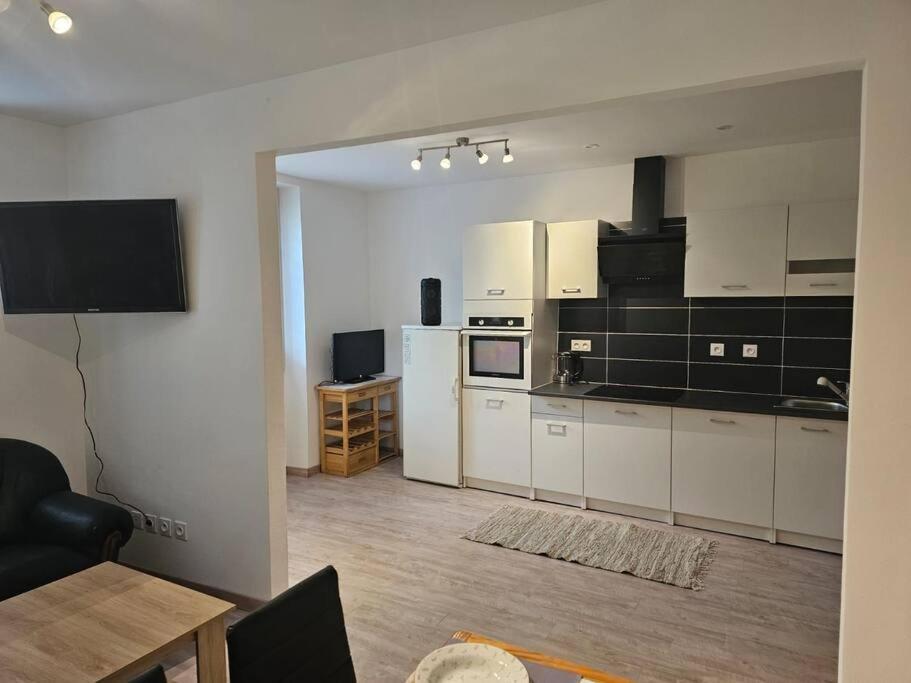 Joli Appartement En Face De Lac Nantua Eksteriør bilde