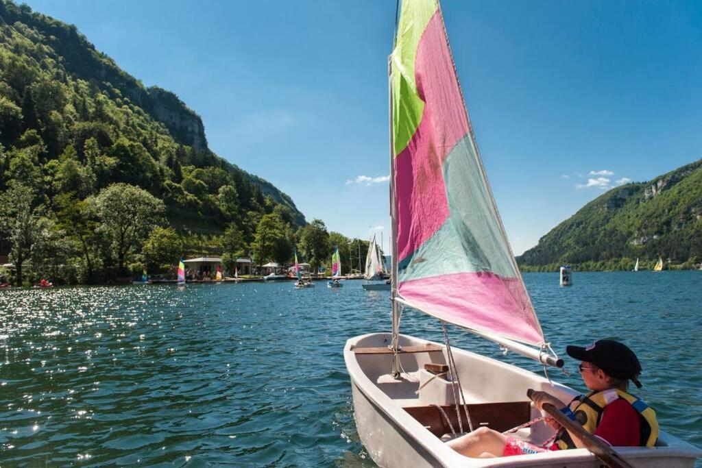 Joli Appartement En Face De Lac Nantua Eksteriør bilde