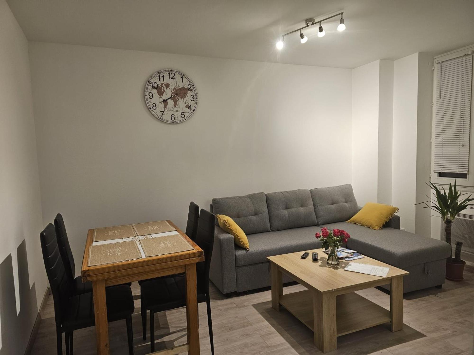 Joli Appartement En Face De Lac Nantua Eksteriør bilde
